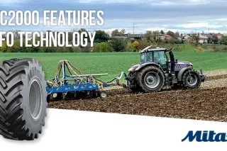 Traktor s pneumatikami Mitas na poli, doplněný nápisem HC2000 Features PFO Technology